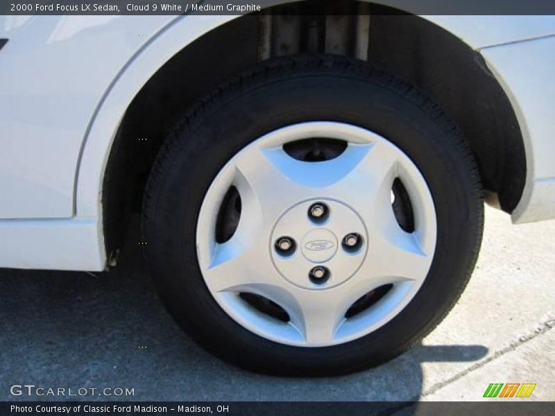 Cloud 9 White / Medium Graphite 2000 Ford Focus LX Sedan