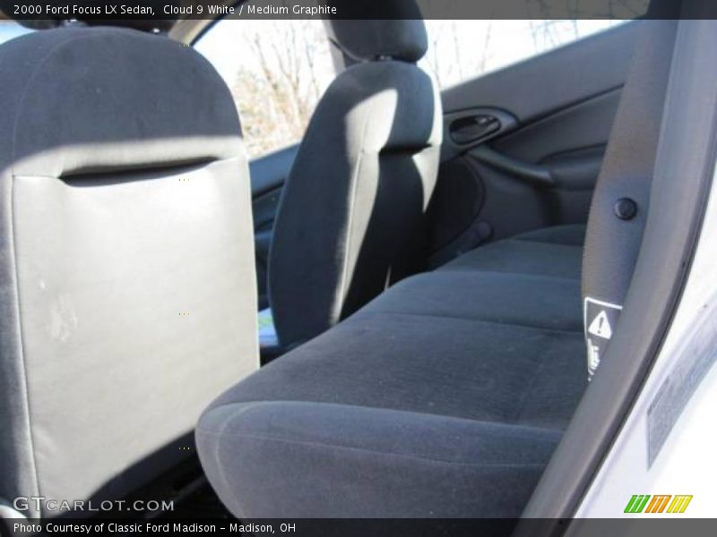 Cloud 9 White / Medium Graphite 2000 Ford Focus LX Sedan