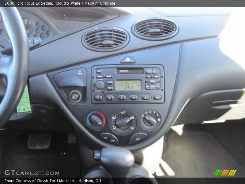 Cloud 9 White / Medium Graphite 2000 Ford Focus LX Sedan
