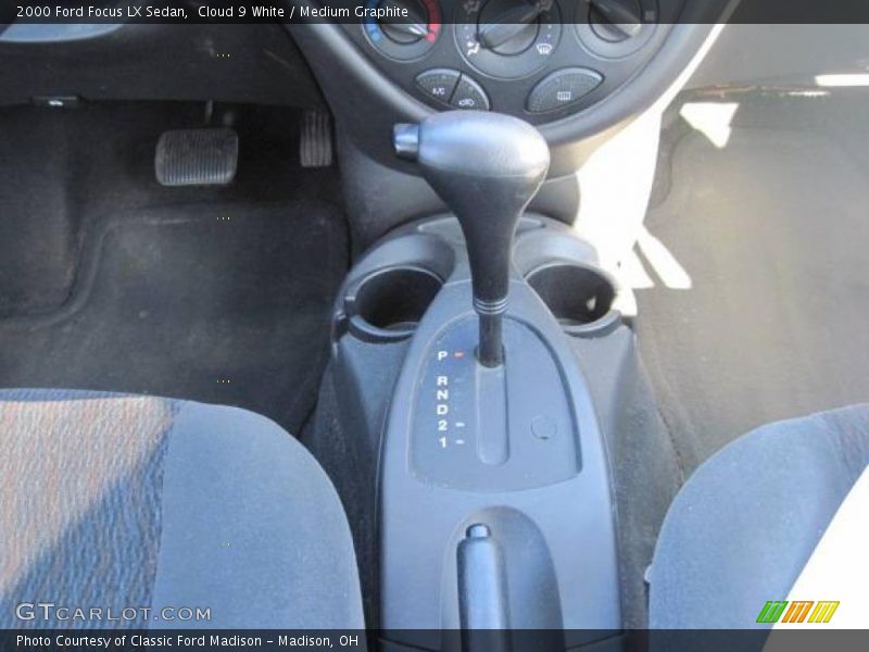 Cloud 9 White / Medium Graphite 2000 Ford Focus LX Sedan