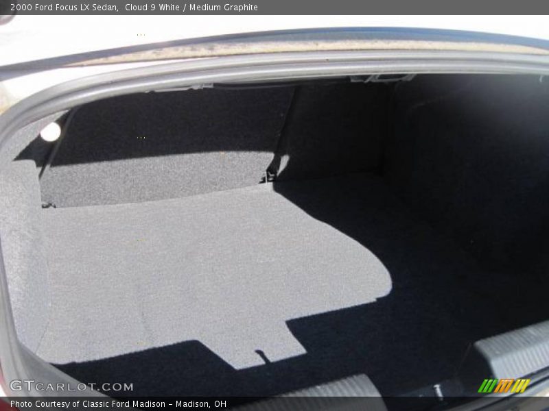 Cloud 9 White / Medium Graphite 2000 Ford Focus LX Sedan