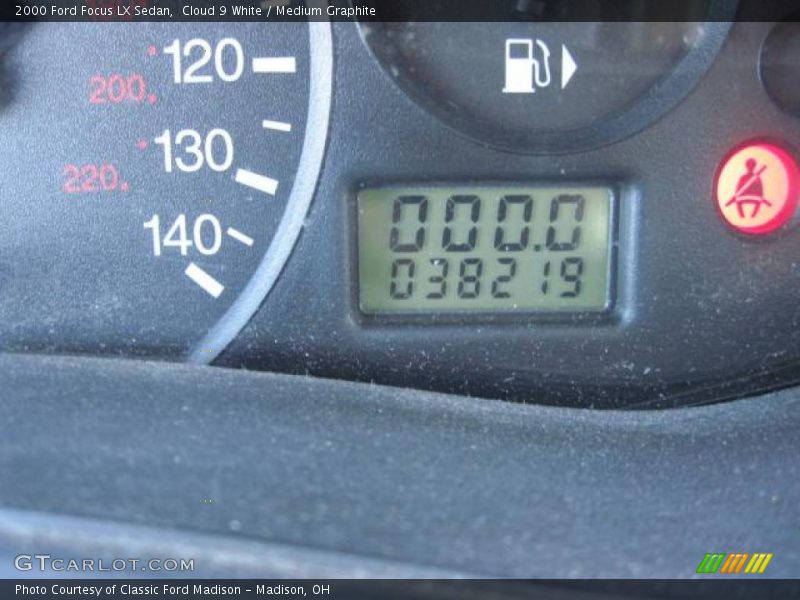 Cloud 9 White / Medium Graphite 2000 Ford Focus LX Sedan