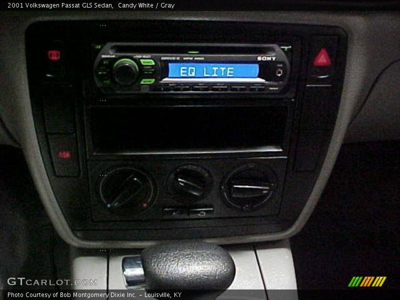Candy White / Gray 2001 Volkswagen Passat GLS Sedan