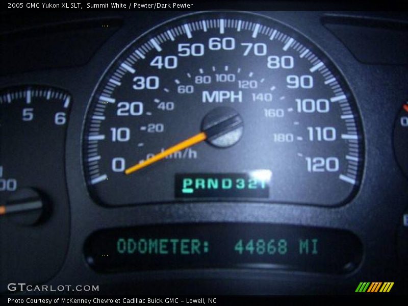 Summit White / Pewter/Dark Pewter 2005 GMC Yukon XL SLT
