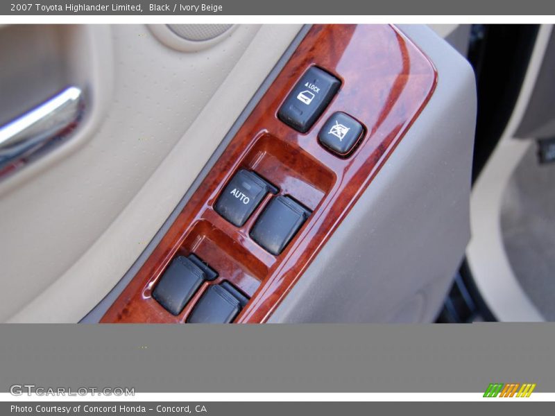 Black / Ivory Beige 2007 Toyota Highlander Limited
