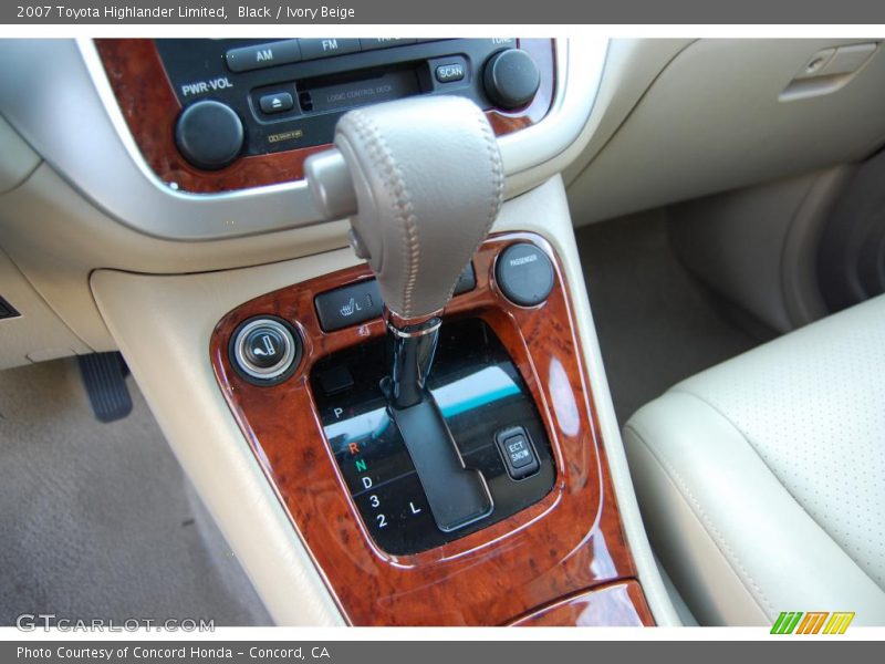Black / Ivory Beige 2007 Toyota Highlander Limited