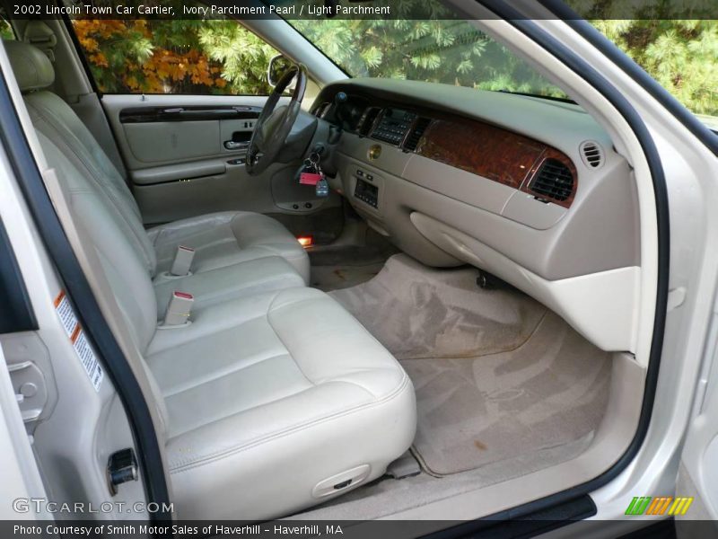 Ivory Parchment Pearl / Light Parchment 2002 Lincoln Town Car Cartier