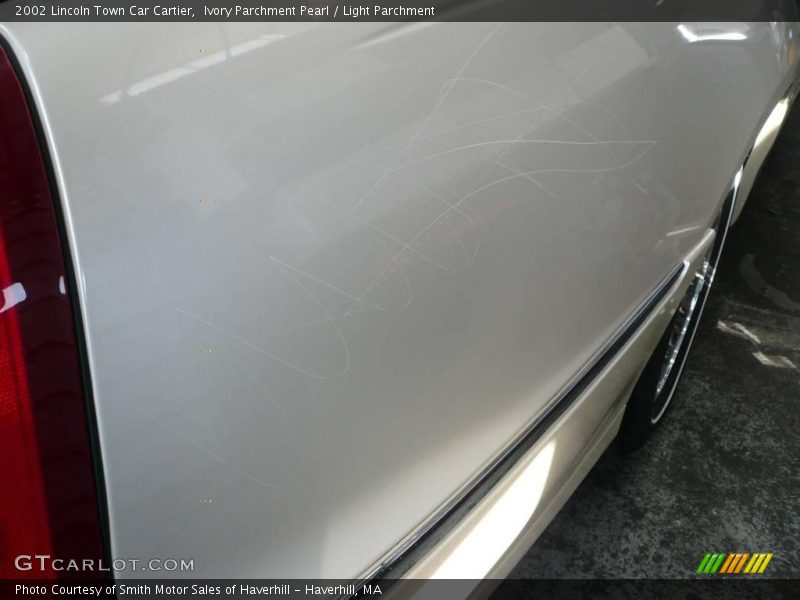 Ivory Parchment Pearl / Light Parchment 2002 Lincoln Town Car Cartier