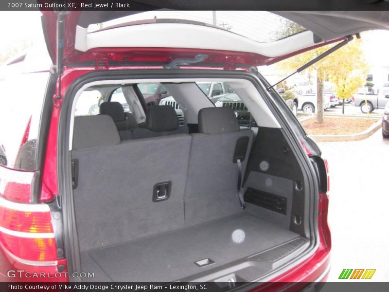 Red Jewel / Black 2007 Saturn Outlook XE