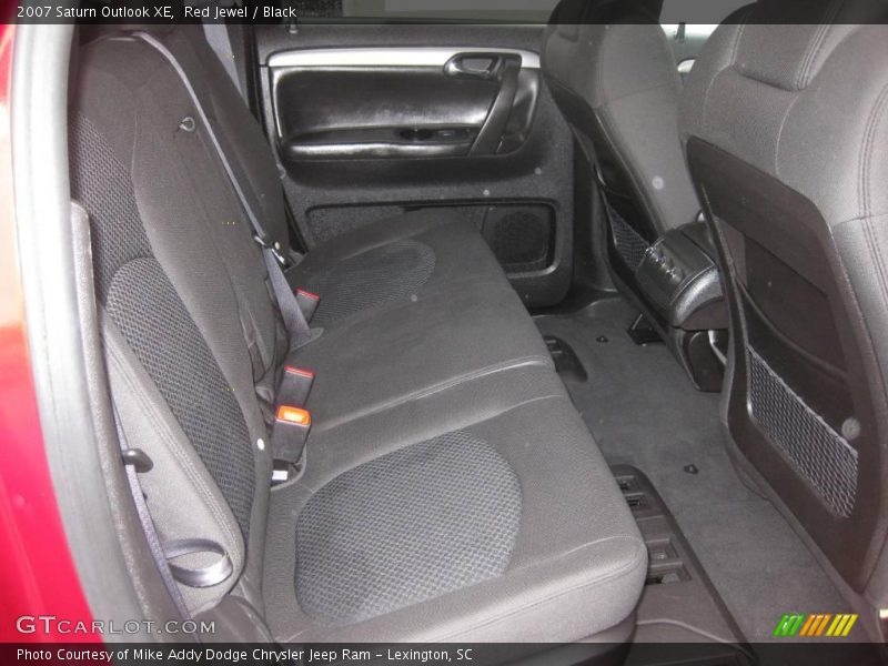 Red Jewel / Black 2007 Saturn Outlook XE