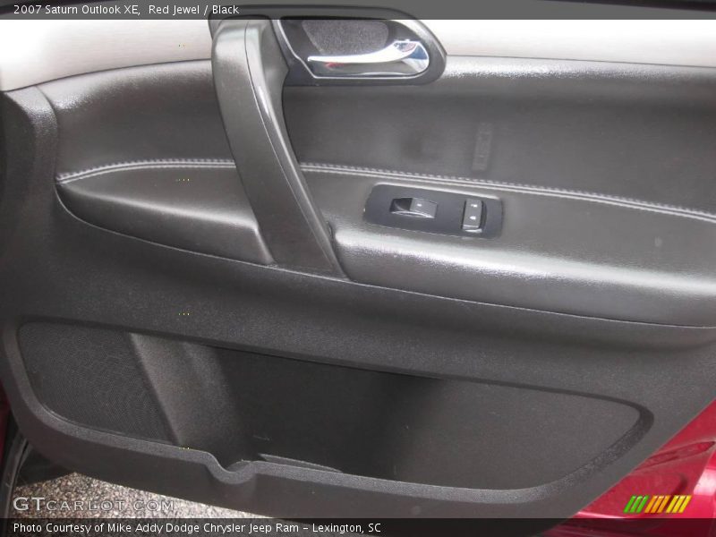 Red Jewel / Black 2007 Saturn Outlook XE