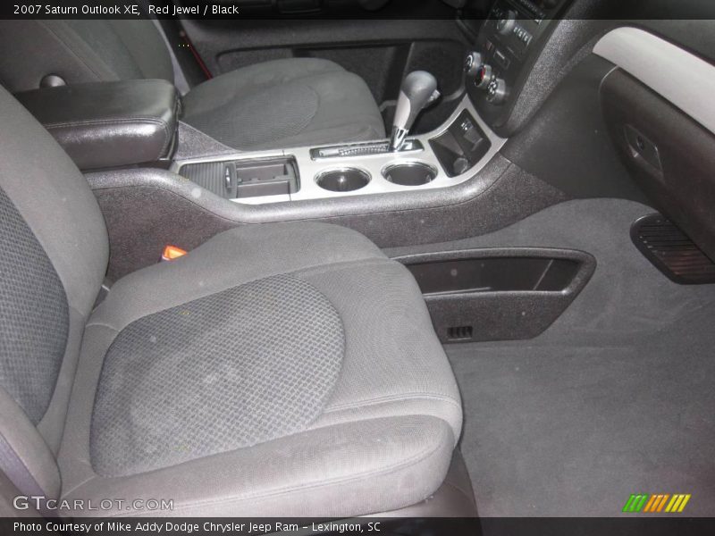 Red Jewel / Black 2007 Saturn Outlook XE
