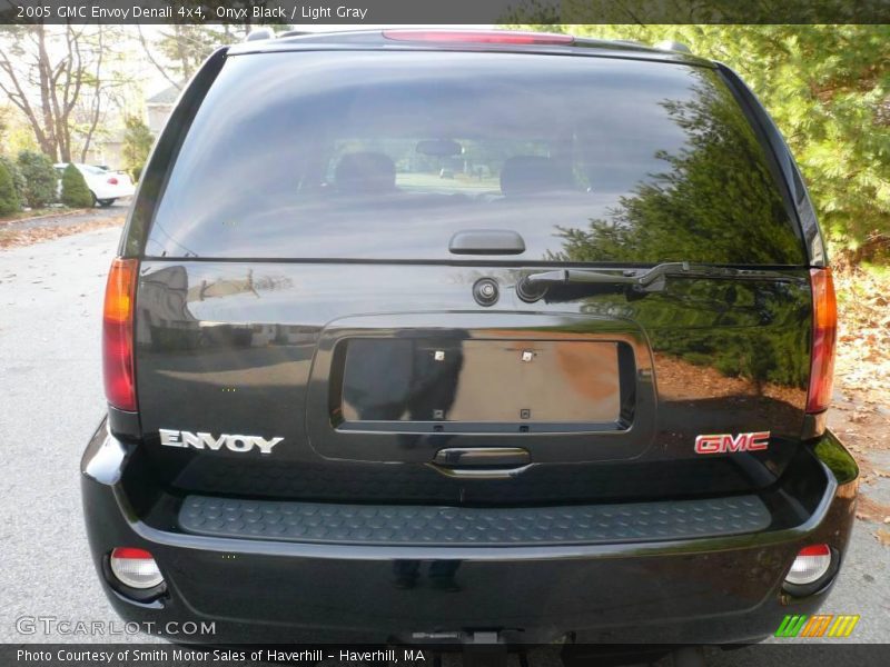 Onyx Black / Light Gray 2005 GMC Envoy Denali 4x4
