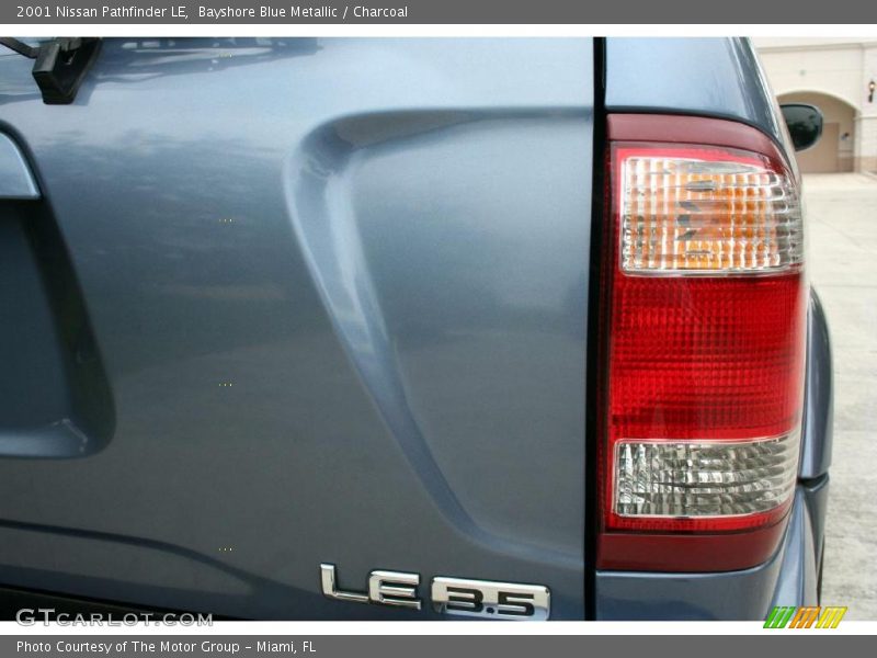 Bayshore Blue Metallic / Charcoal 2001 Nissan Pathfinder LE
