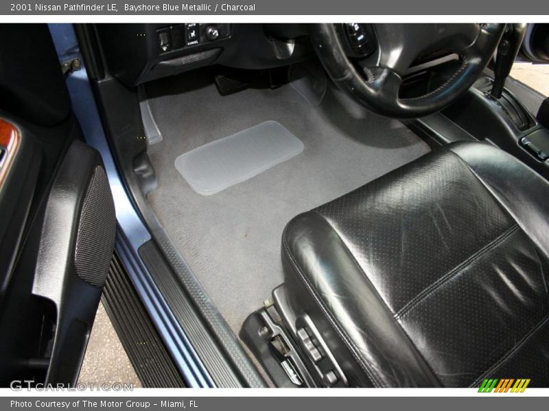 Bayshore Blue Metallic / Charcoal 2001 Nissan Pathfinder LE
