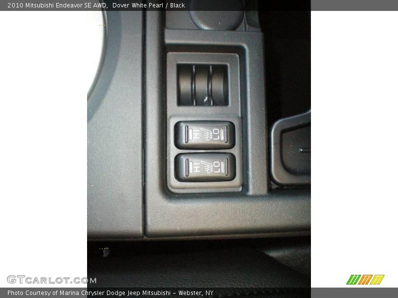 Dover White Pearl / Black 2010 Mitsubishi Endeavor SE AWD