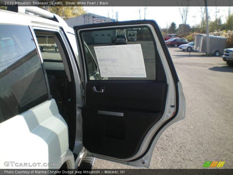 Dover White Pearl / Black 2010 Mitsubishi Endeavor SE AWD