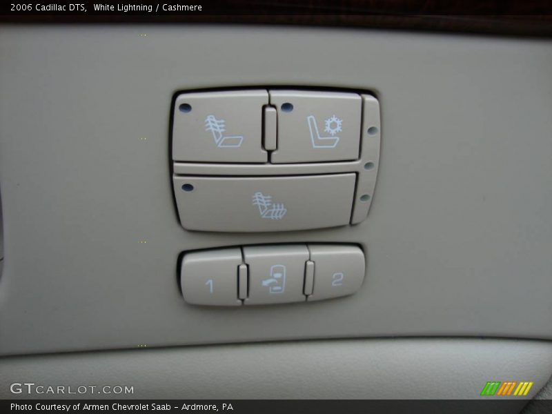 White Lightning / Cashmere 2006 Cadillac DTS