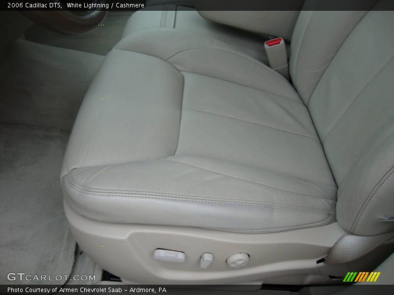 White Lightning / Cashmere 2006 Cadillac DTS