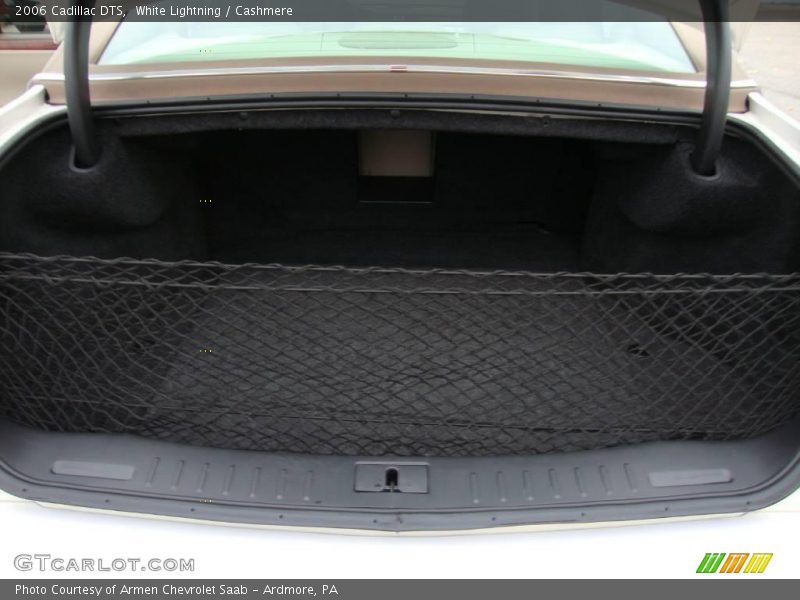 White Lightning / Cashmere 2006 Cadillac DTS