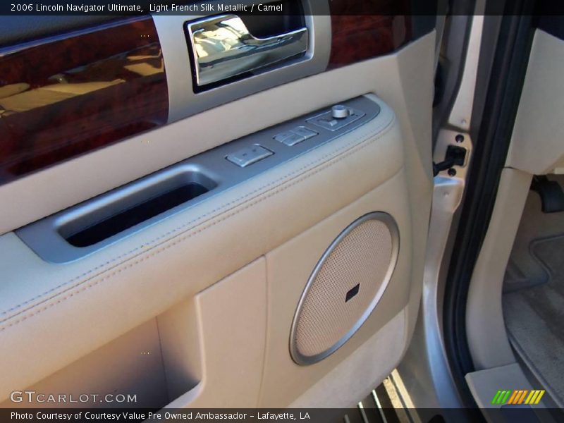 Light French Silk Metallic / Camel 2006 Lincoln Navigator Ultimate