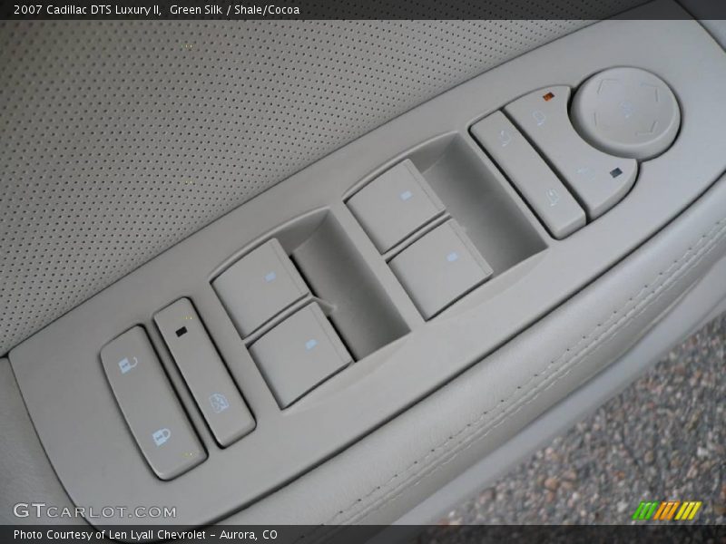 Green Silk / Shale/Cocoa 2007 Cadillac DTS Luxury II