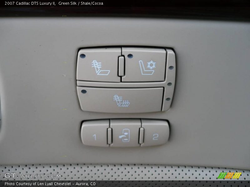 Green Silk / Shale/Cocoa 2007 Cadillac DTS Luxury II