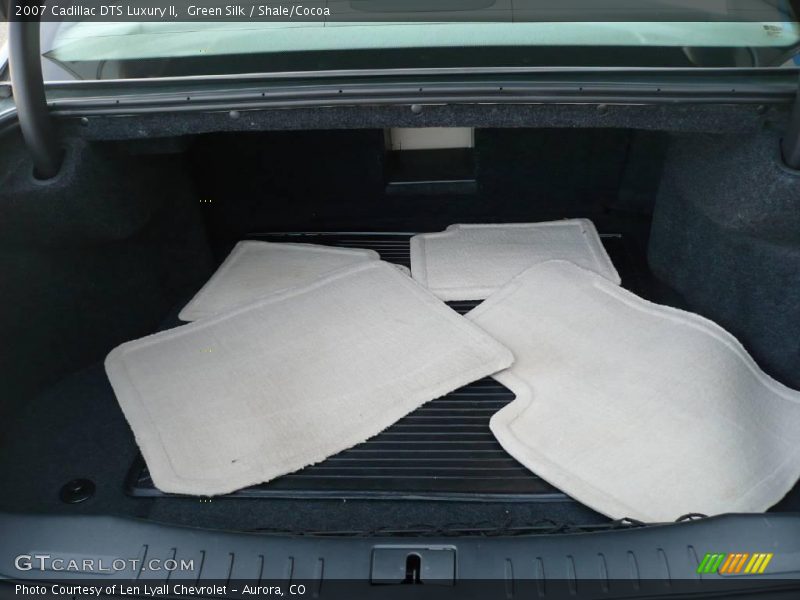 Green Silk / Shale/Cocoa 2007 Cadillac DTS Luxury II