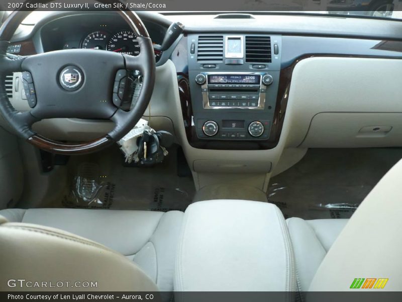 Green Silk / Shale/Cocoa 2007 Cadillac DTS Luxury II