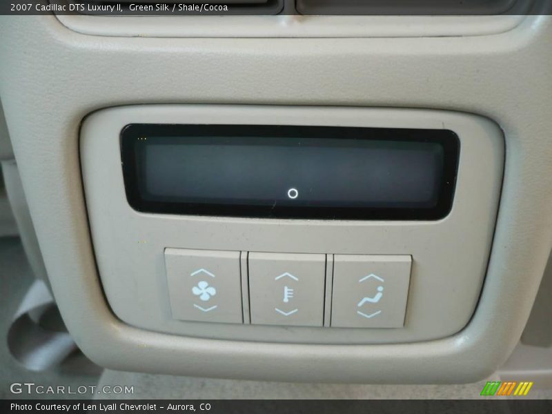 Green Silk / Shale/Cocoa 2007 Cadillac DTS Luxury II
