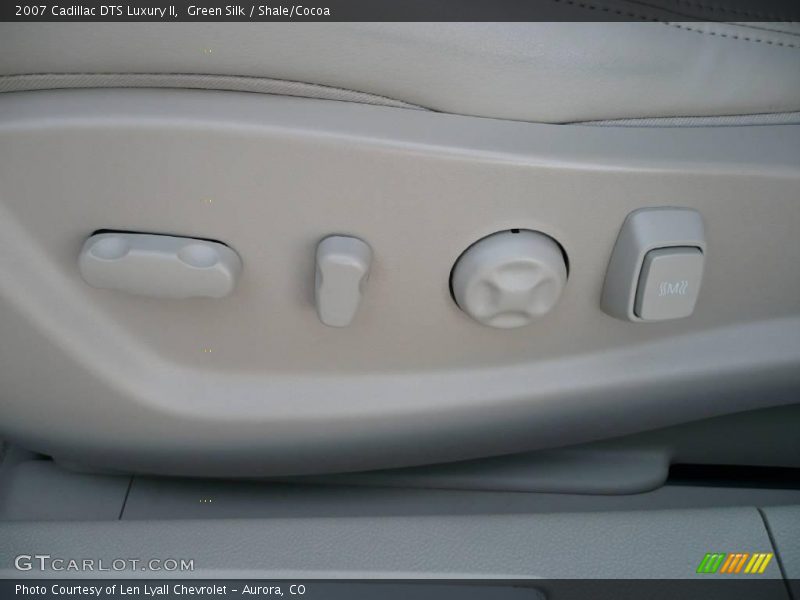 Green Silk / Shale/Cocoa 2007 Cadillac DTS Luxury II