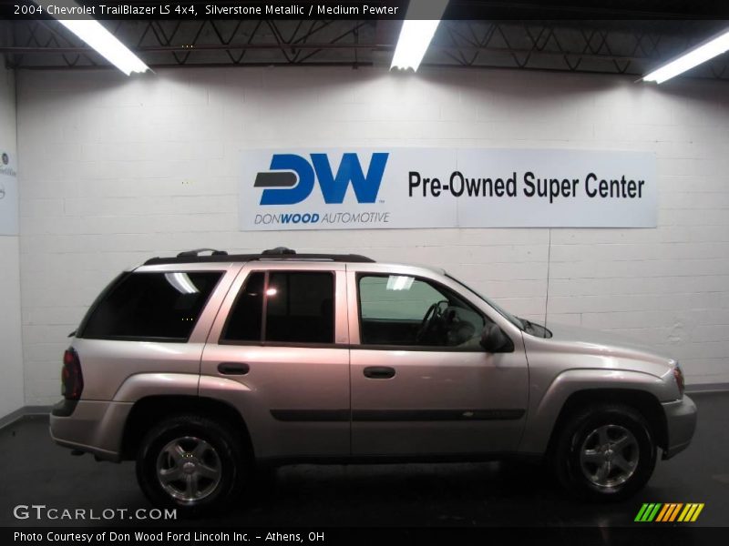 Silverstone Metallic / Medium Pewter 2004 Chevrolet TrailBlazer LS 4x4