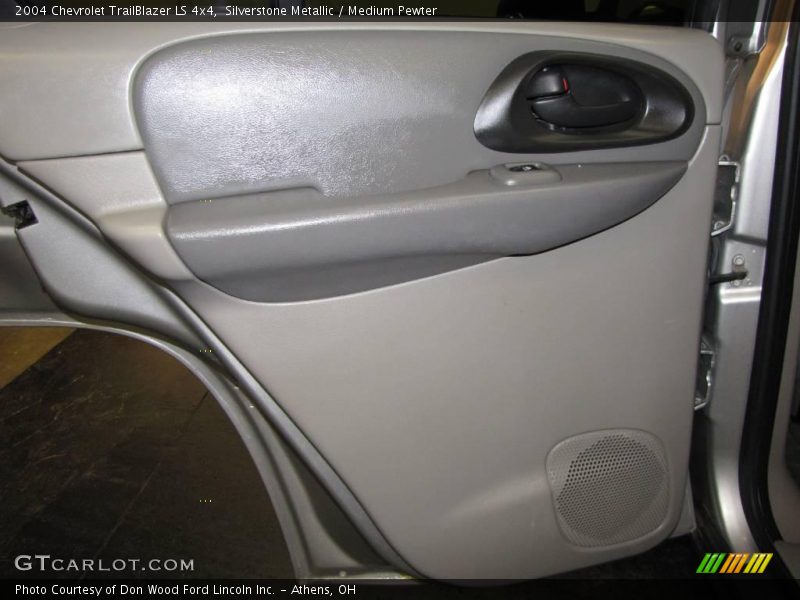 Silverstone Metallic / Medium Pewter 2004 Chevrolet TrailBlazer LS 4x4