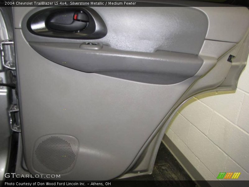 Silverstone Metallic / Medium Pewter 2004 Chevrolet TrailBlazer LS 4x4