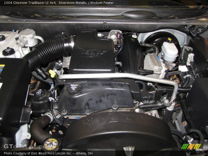 Silverstone Metallic / Medium Pewter 2004 Chevrolet TrailBlazer LS 4x4