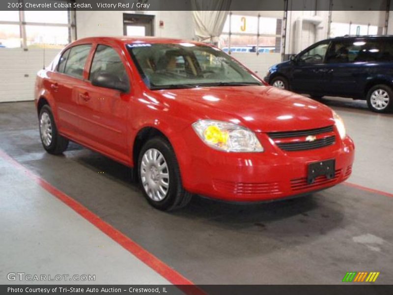 Victory Red / Gray 2005 Chevrolet Cobalt Sedan