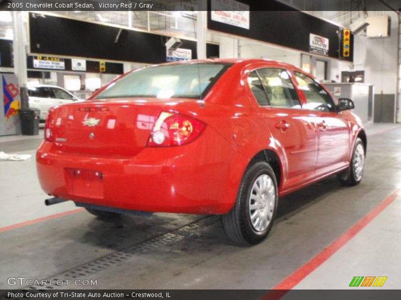 Victory Red / Gray 2005 Chevrolet Cobalt Sedan