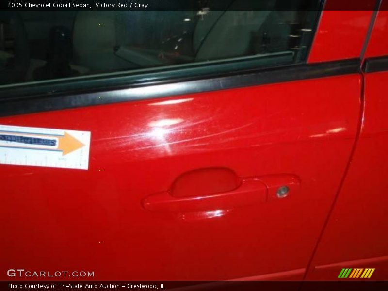 Victory Red / Gray 2005 Chevrolet Cobalt Sedan