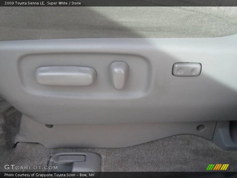 Super White / Stone 2009 Toyota Sienna LE