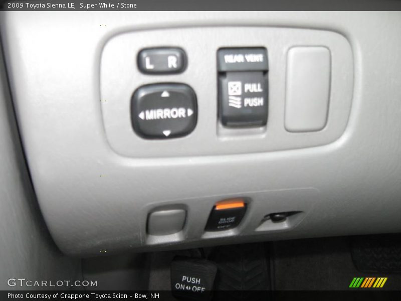 Super White / Stone 2009 Toyota Sienna LE