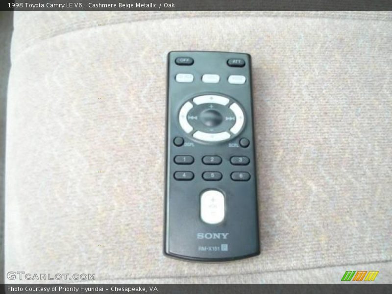 Cashmere Beige Metallic / Oak 1998 Toyota Camry LE V6