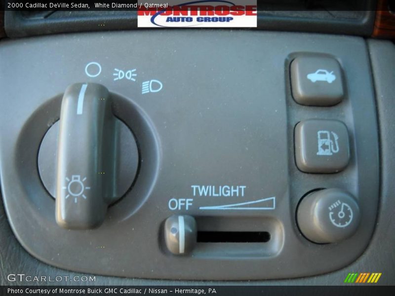 White Diamond / Oatmeal 2000 Cadillac DeVille Sedan