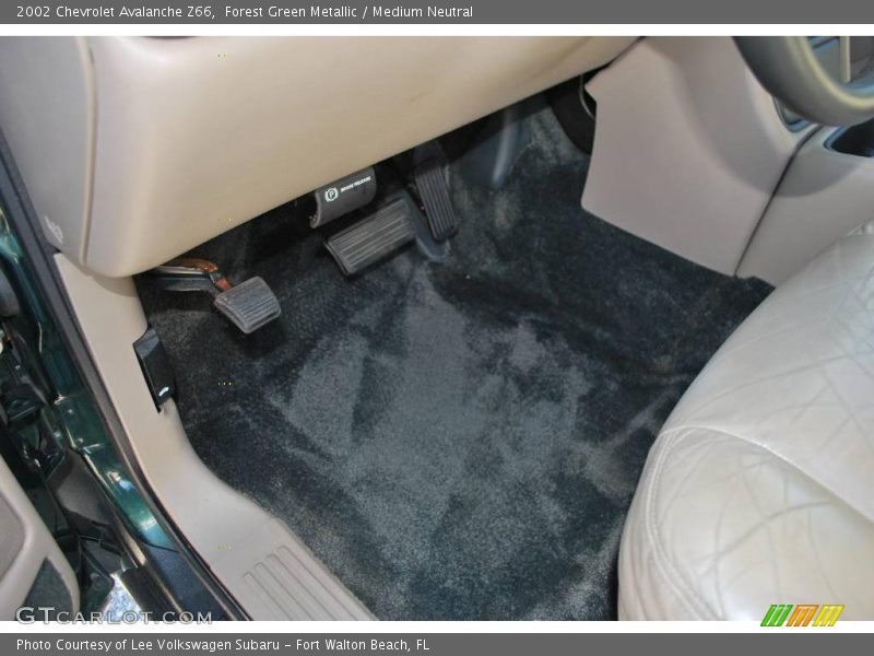 Forest Green Metallic / Medium Neutral 2002 Chevrolet Avalanche Z66