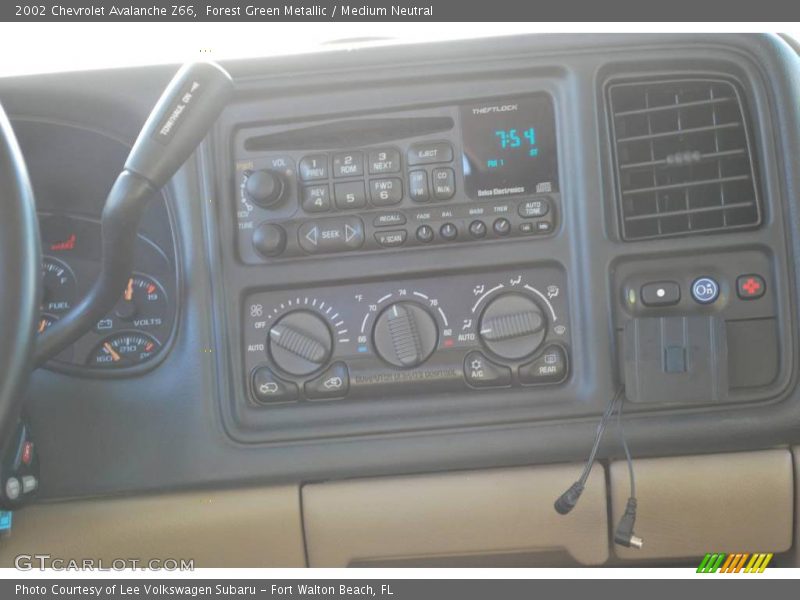 Forest Green Metallic / Medium Neutral 2002 Chevrolet Avalanche Z66
