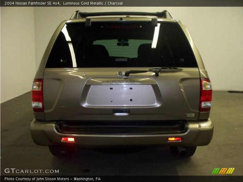 Luminous Gold Metallic / Charcoal 2004 Nissan Pathfinder SE 4x4