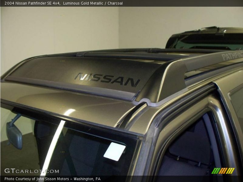 Luminous Gold Metallic / Charcoal 2004 Nissan Pathfinder SE 4x4