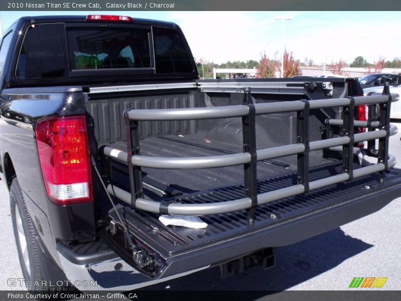 Galaxy Black / Charcoal 2010 Nissan Titan SE Crew Cab