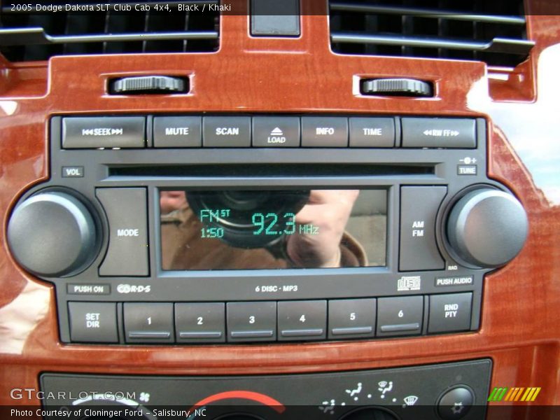 Black / Khaki 2005 Dodge Dakota SLT Club Cab 4x4