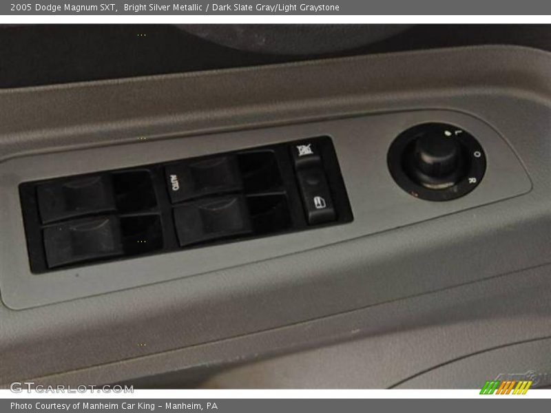 Bright Silver Metallic / Dark Slate Gray/Light Graystone 2005 Dodge Magnum SXT