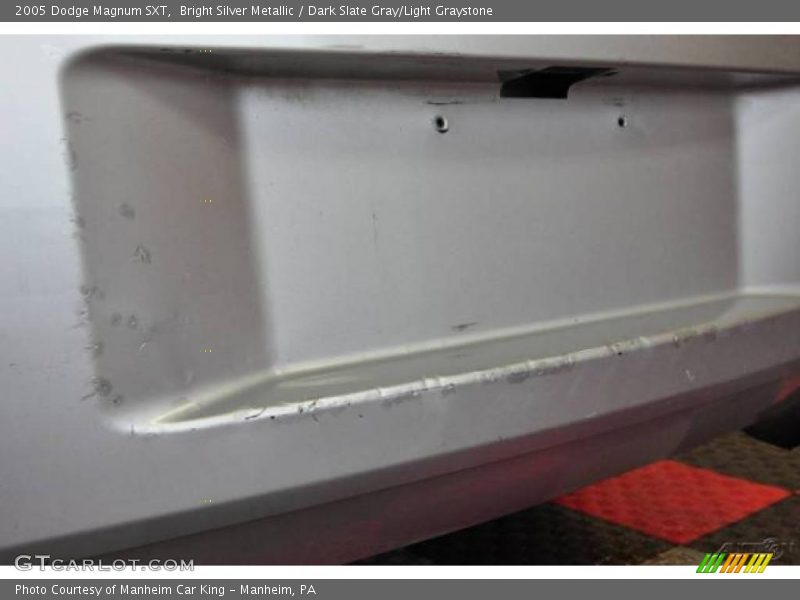 Bright Silver Metallic / Dark Slate Gray/Light Graystone 2005 Dodge Magnum SXT